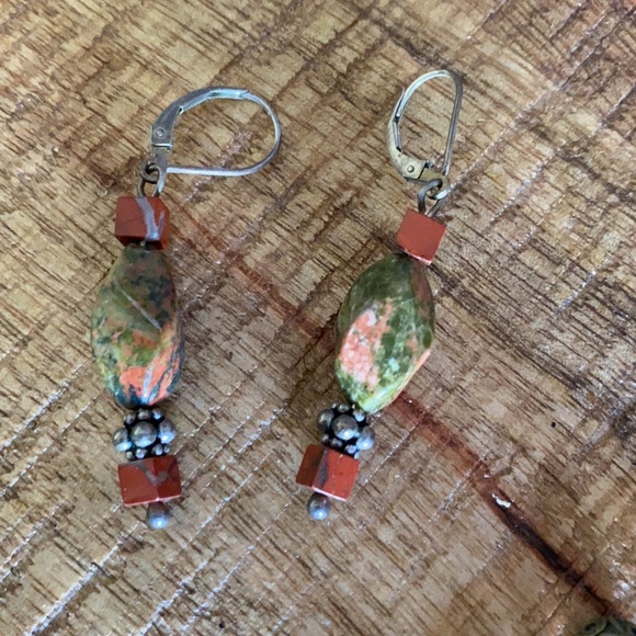 Necklace, bracelet and earring set. - Picture 4 of 7